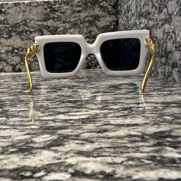 ☕️ Coffee Latte Oversized Square Sunglasses | White + Black Two-Tone | Chic - Picture 3 of 5